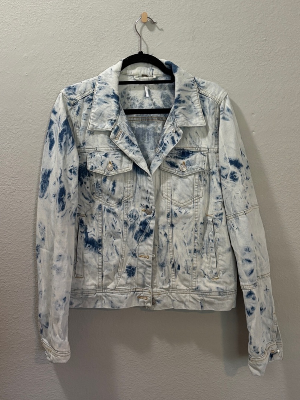 Free People Blue Tie Dye Acid Wash Trucker Style Denim Jacket Size Large